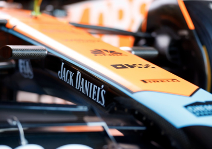 foto noticia Jack Daniel’s debuta en el automovilismo español con el 
equipo McLaren de Fórmula 1.